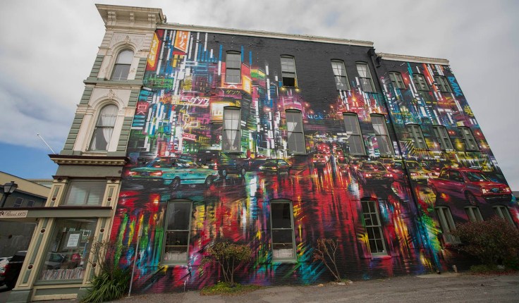 Na zdjęciu powyżej widać znacznie nowocześniejszą formę renowacji wiktoriańskiego budynku:)