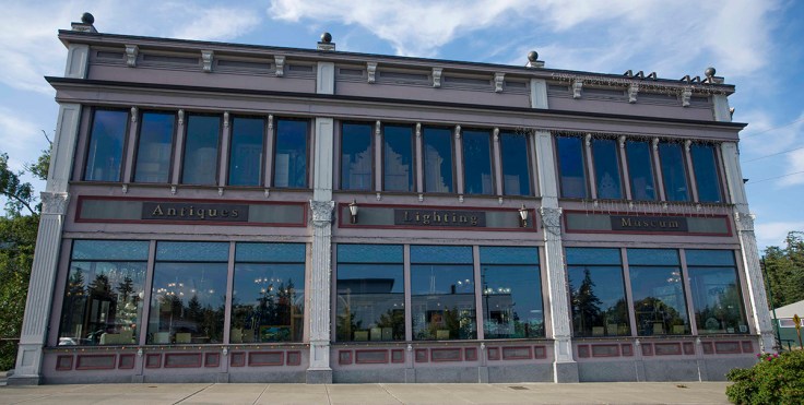 Kelly Art Deco Light Museum (2000 W Sims Way)